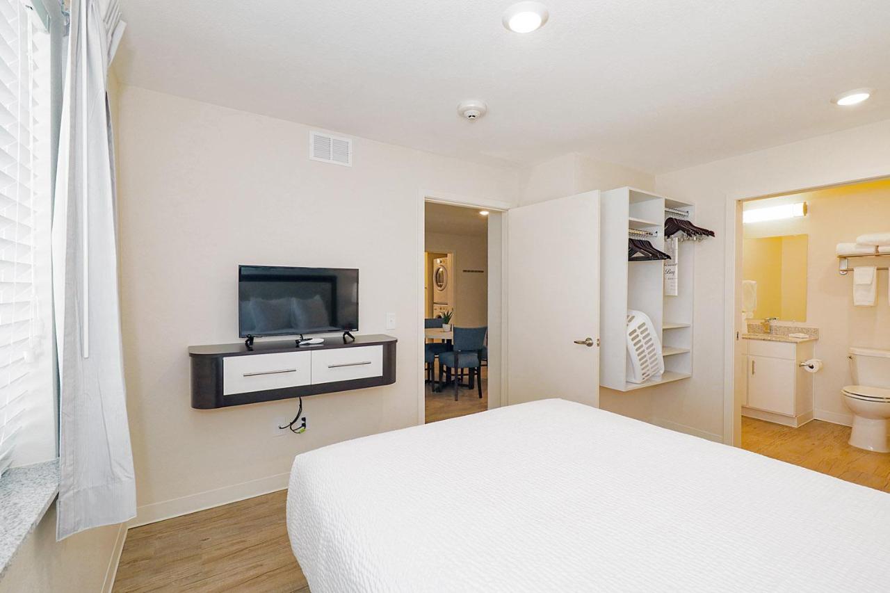 Two-Bedroom Suite at Parks Residential -Richardson