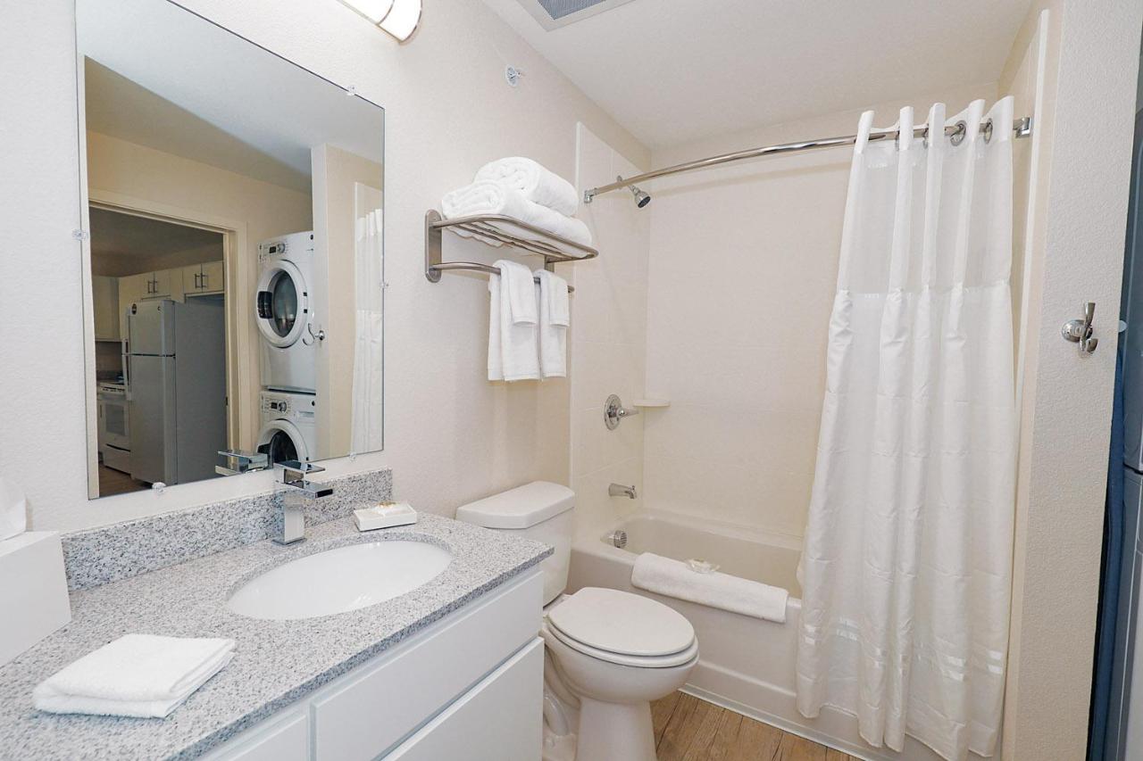 Two-Bedroom Suite at Parks Residential -Richardson