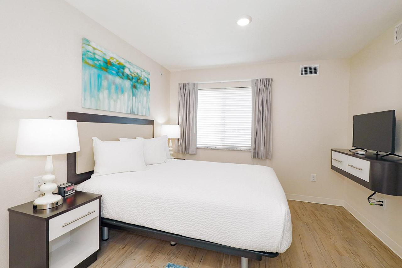 Two-Bedroom Suite at Parks Residential -Richardson