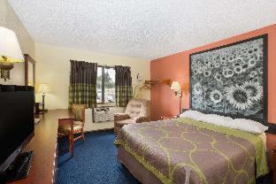 Room #107946130 at Super 8 by Wyndham Oskaloosa IA