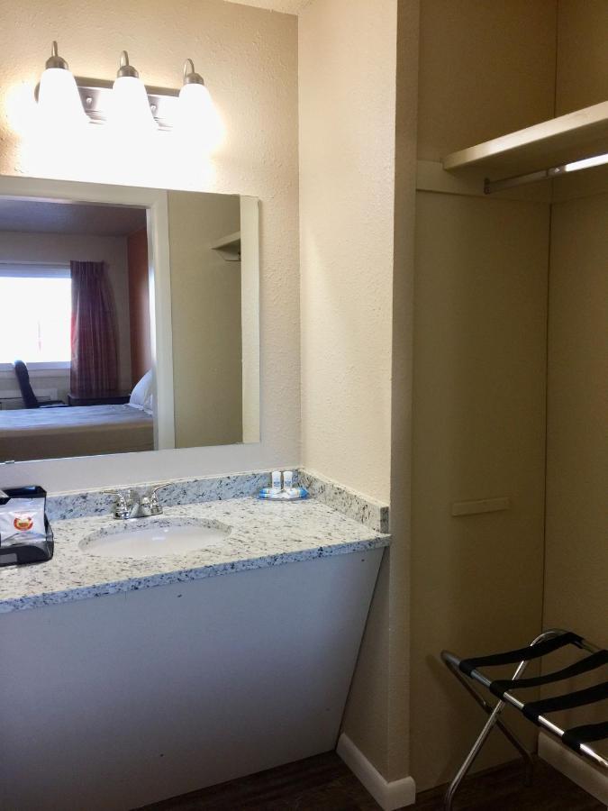  | Downtown Motel Woodward