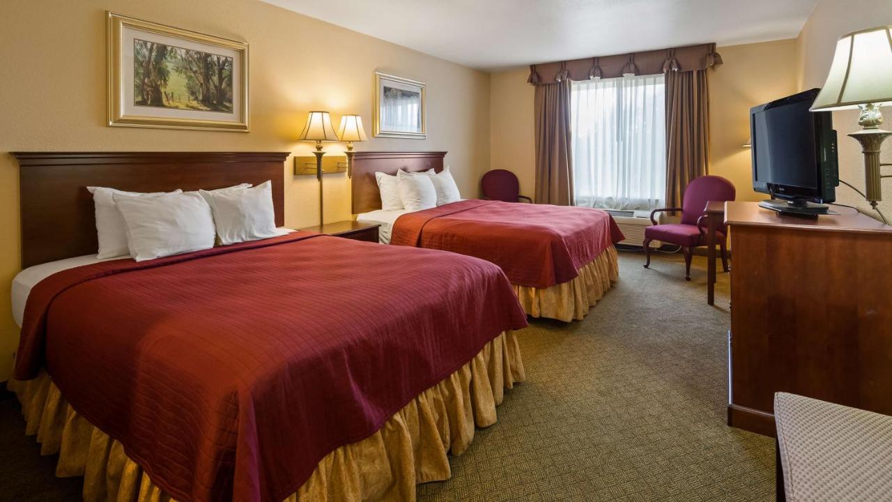 Queen Room with Two Queen Beds - Non-Smoking at Best Western Penn-Ohio Inn & Suites