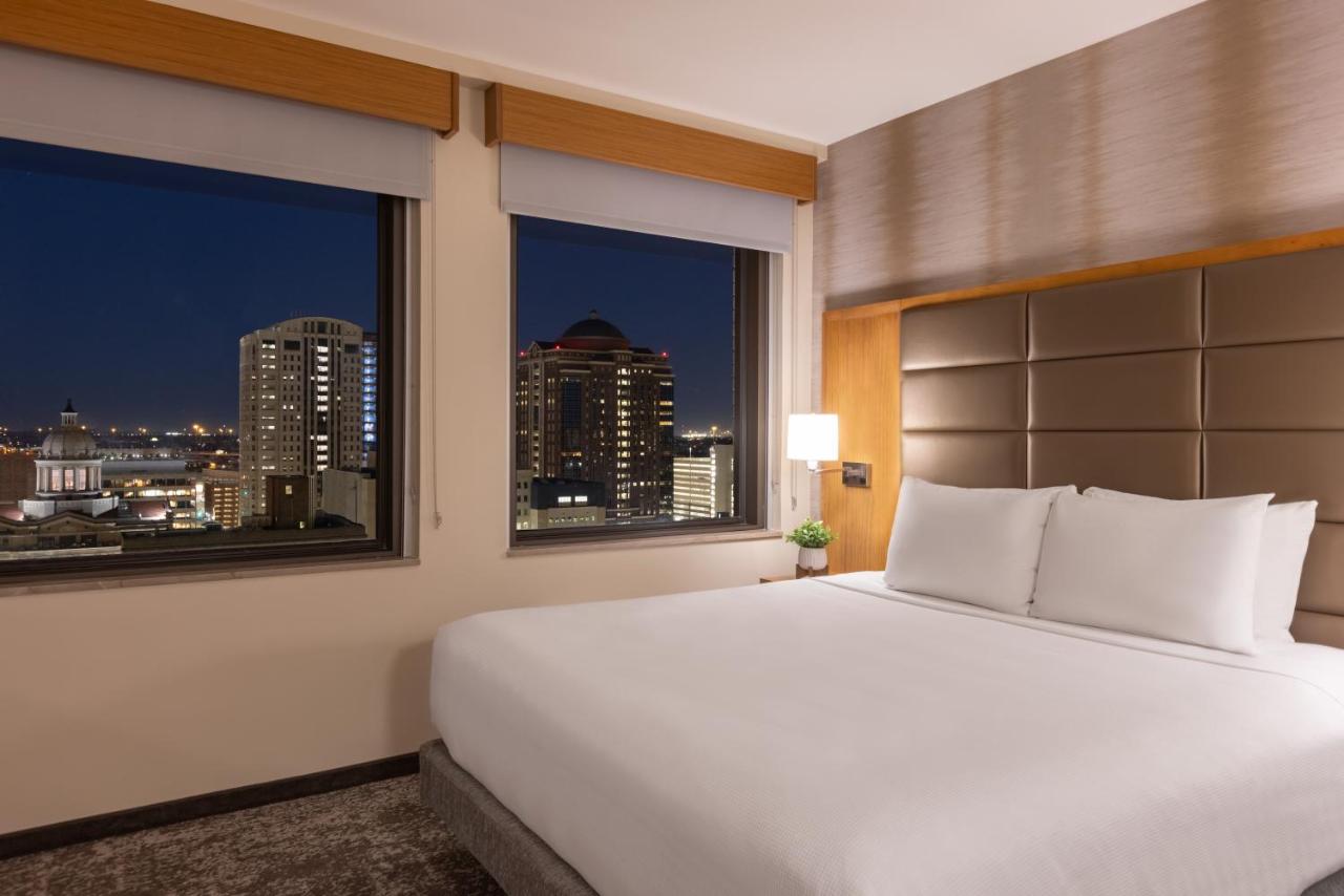 King Room with Sofa Bed at Hyatt Place Houston Downtown