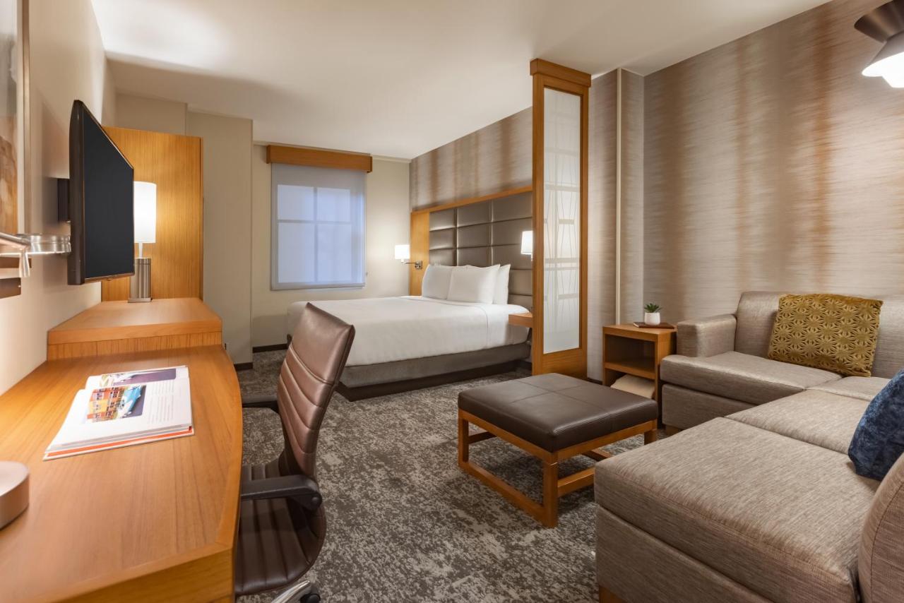 King Room at Hyatt Place Houston Downtown