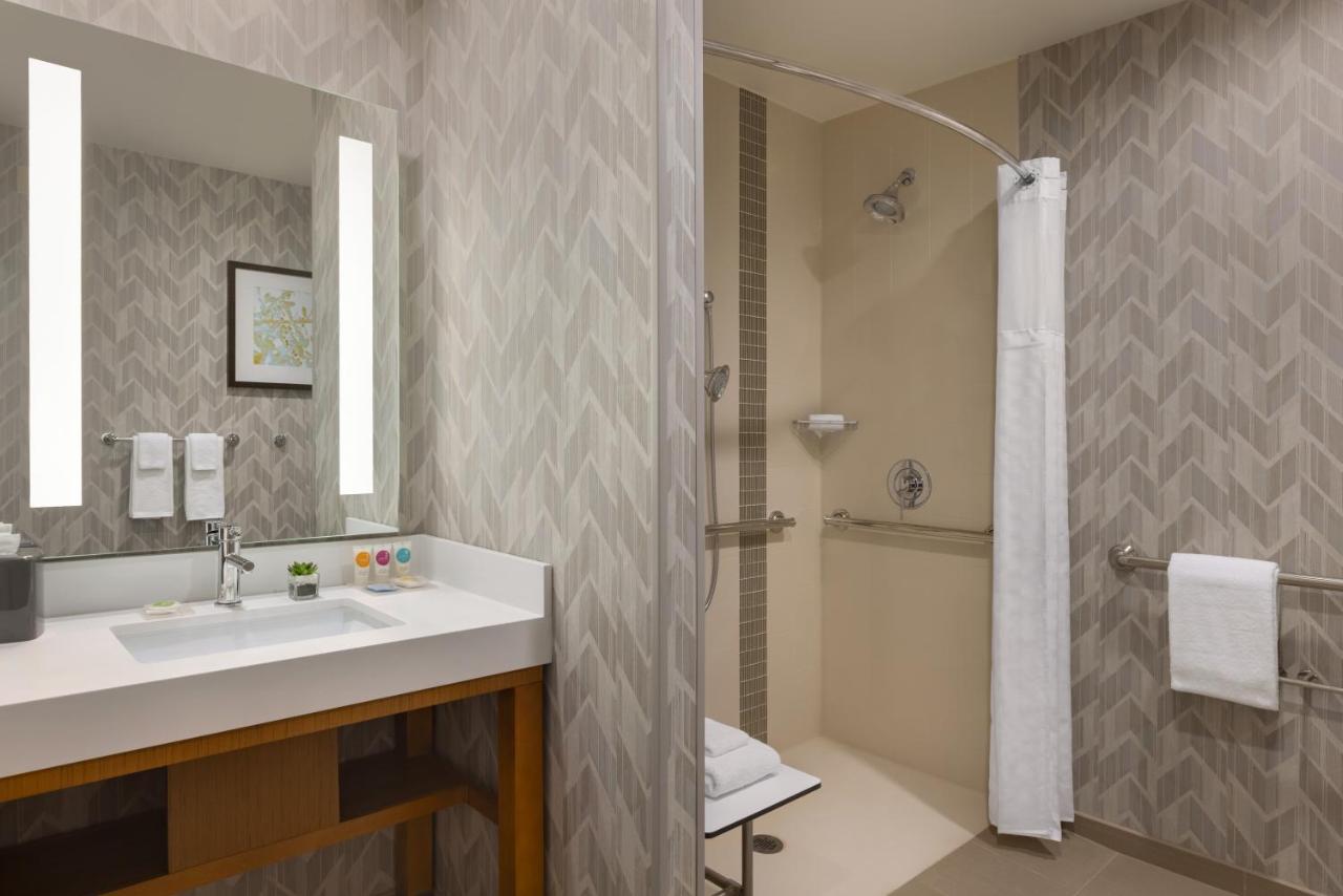 King Room with Roll-In Shower - Disability Access at Hyatt Place Houston Downtown