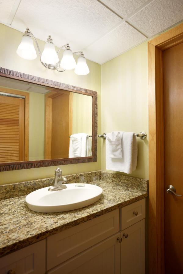 | Port Royal Oceanfront Hotel