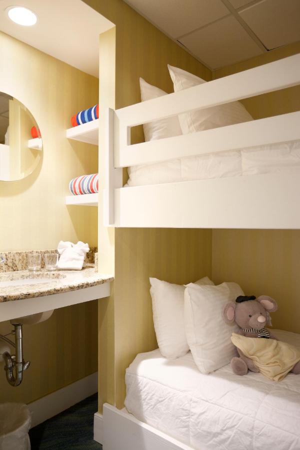 | Port Royal Oceanfront Hotel