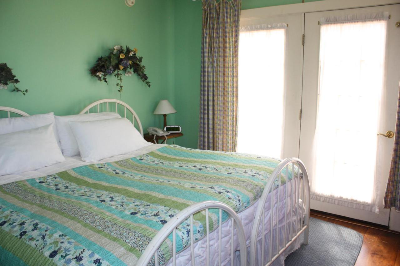  | The White House Inn