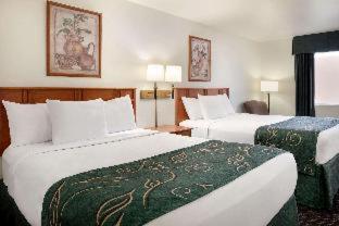 Room #290141829 at Travelodge by Wyndham Clinton Valley West Court