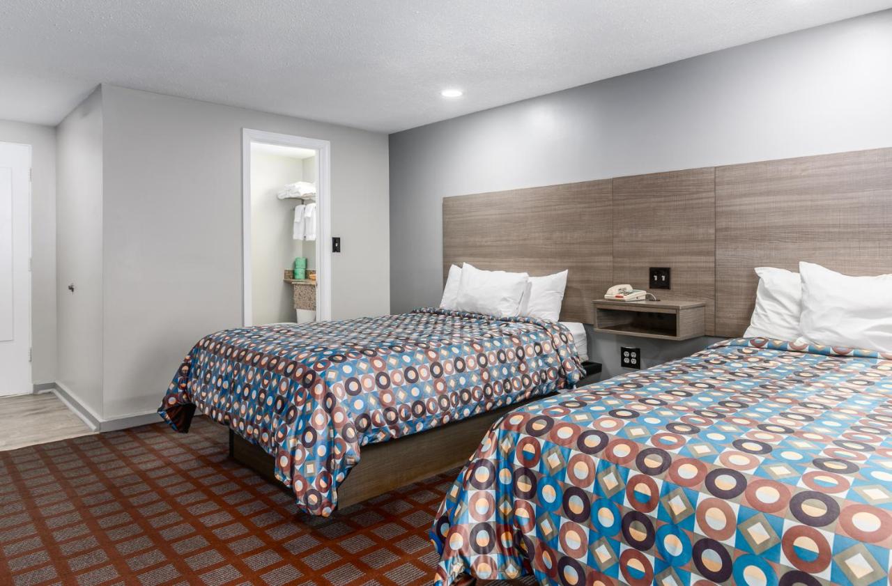 | Blue Dolphin Inn