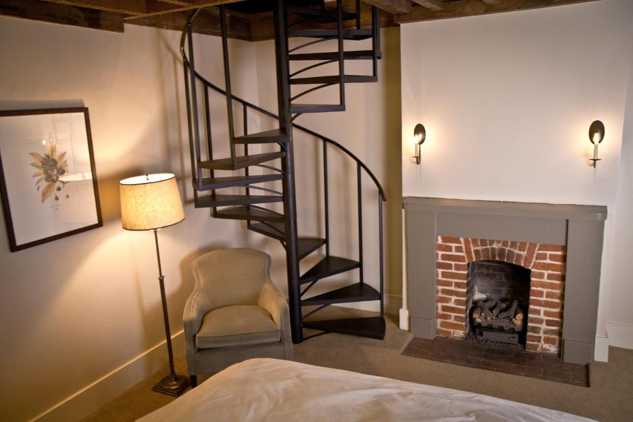 | Dunleith Historic Inn