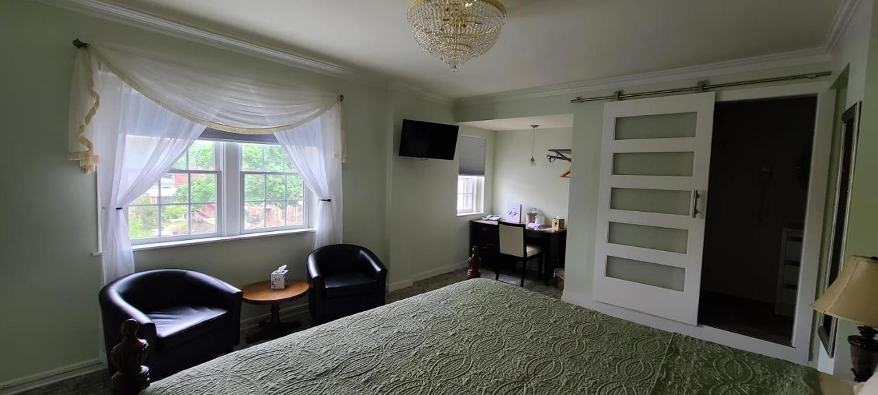 | Lowell Inn