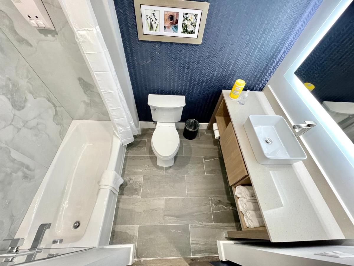 | Palace Inn Blue Houston East Beltway 8