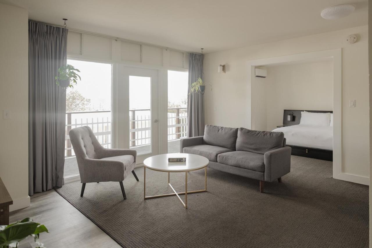 Suite with Balcony at Hollywood Hills Hotel