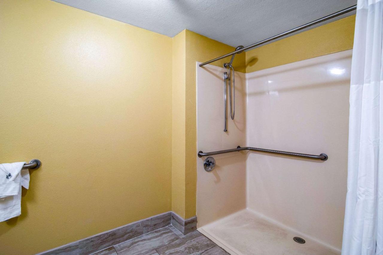 King Room - Accessible/Smoking at Quality Inn West Columbia - Cayce