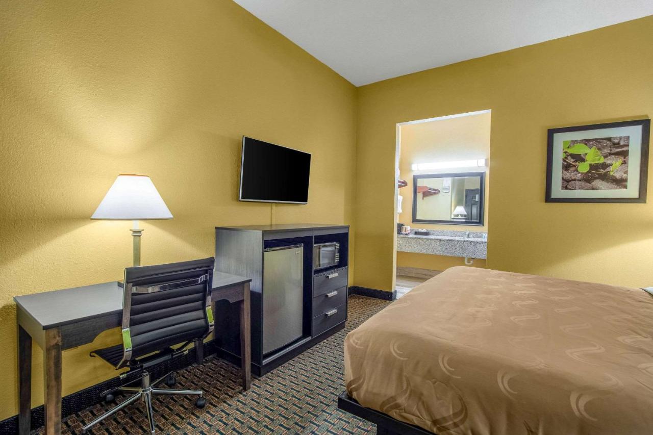 King Room - Smoking at Quality Inn West Columbia - Cayce