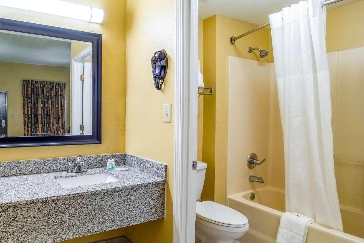 King Room - Smoking at Quality Inn West Columbia - Cayce