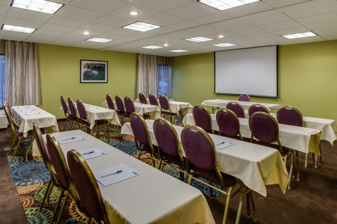 | Holiday Inn Express Hunt Valley, an IHG Hotel