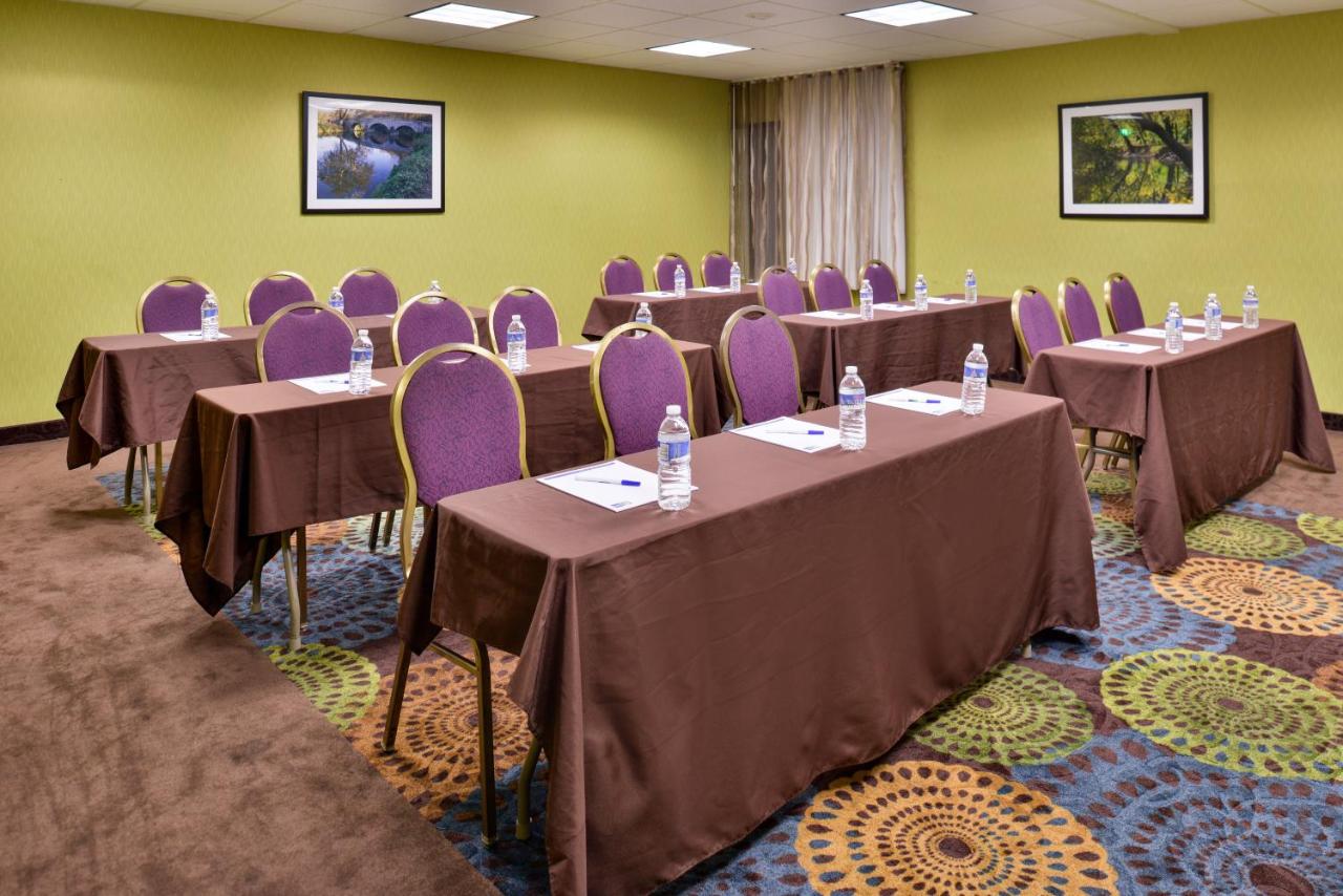 | Holiday Inn Express Hunt Valley, an IHG Hotel