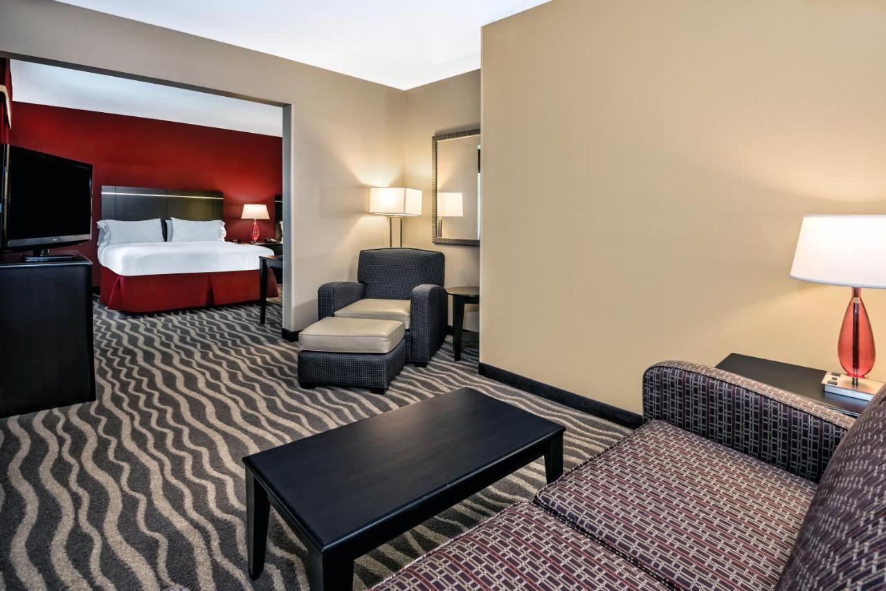 Corner Suite at Holiday Inn Express & Suites Cotulla by IHG