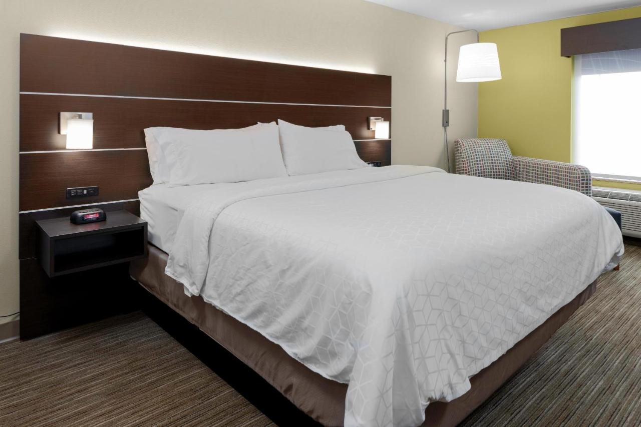 King Room - Non-Smoking at Holiday Inn Express Hotel & Suites CORDELE NORTH by IHG