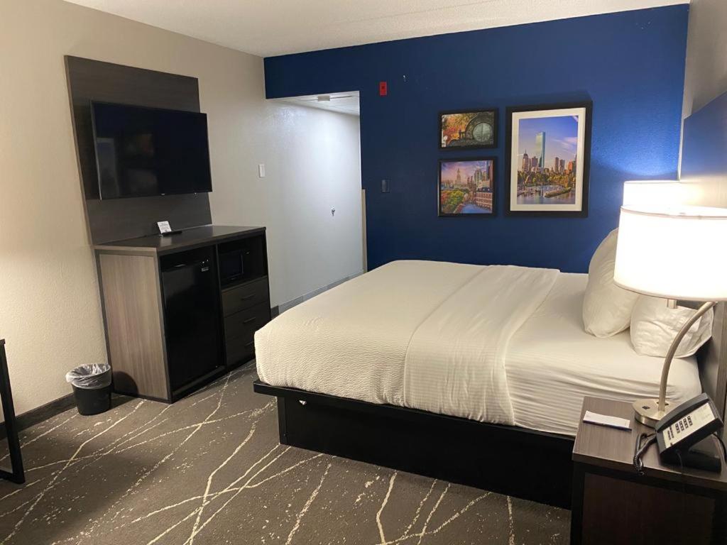 | Comfort Inn Boston Milford