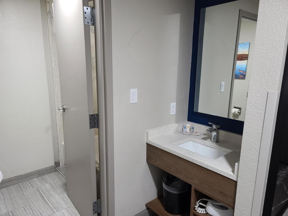 | Comfort Inn Boston Milford