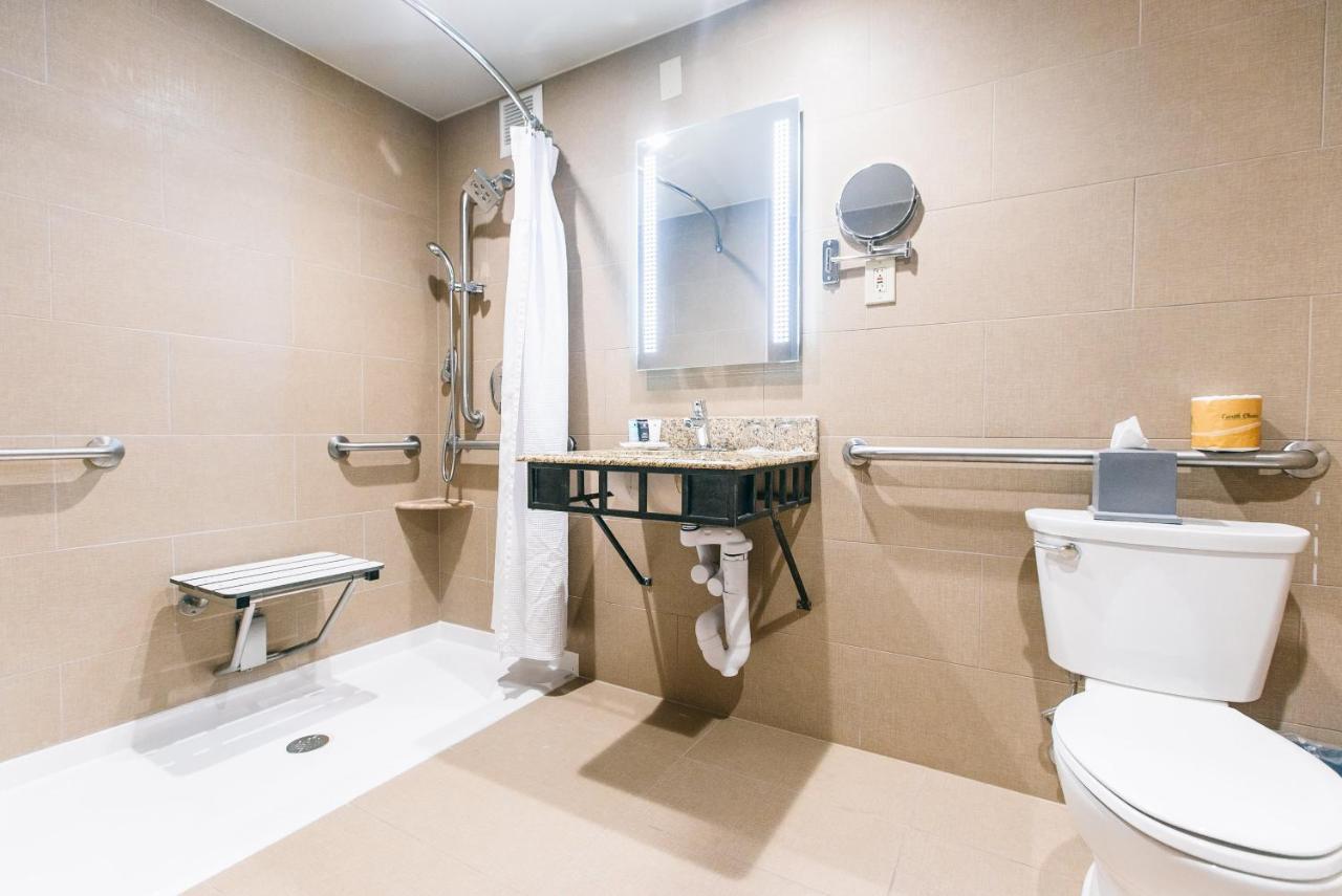 | Crowne Plaza Hotel Harrisburg-Hershey, an IHG Hotel