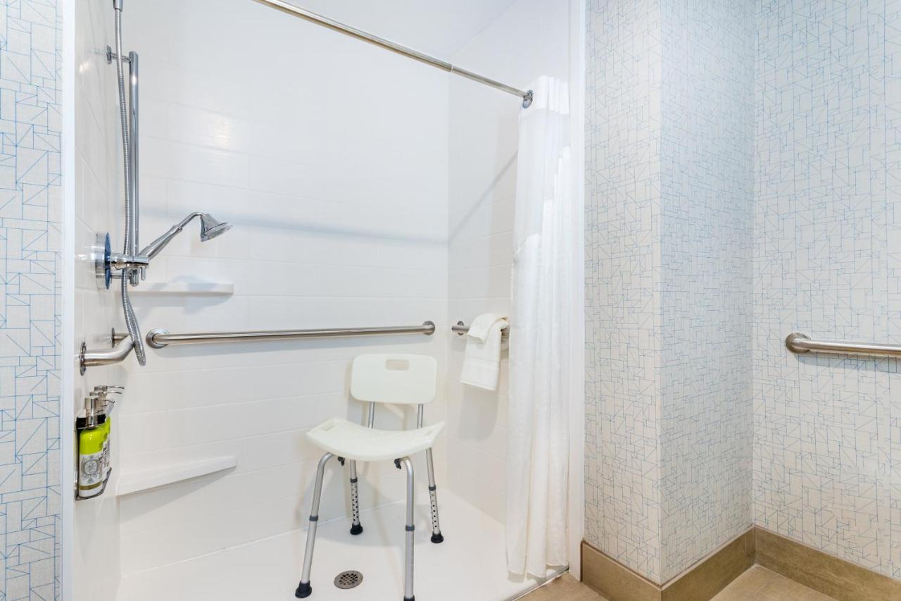 King Room - Mobility Access/Roll in Shower - Non-Smoking at Holiday Inn Express & Suites Niceville - Eglin Area by IHG