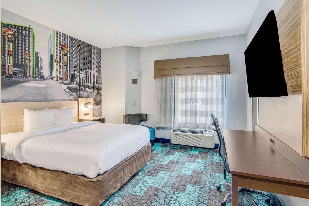 Queen Room - Disability Access/Non-Smoking at Clarion Pointe Wake Forest - Raleigh North