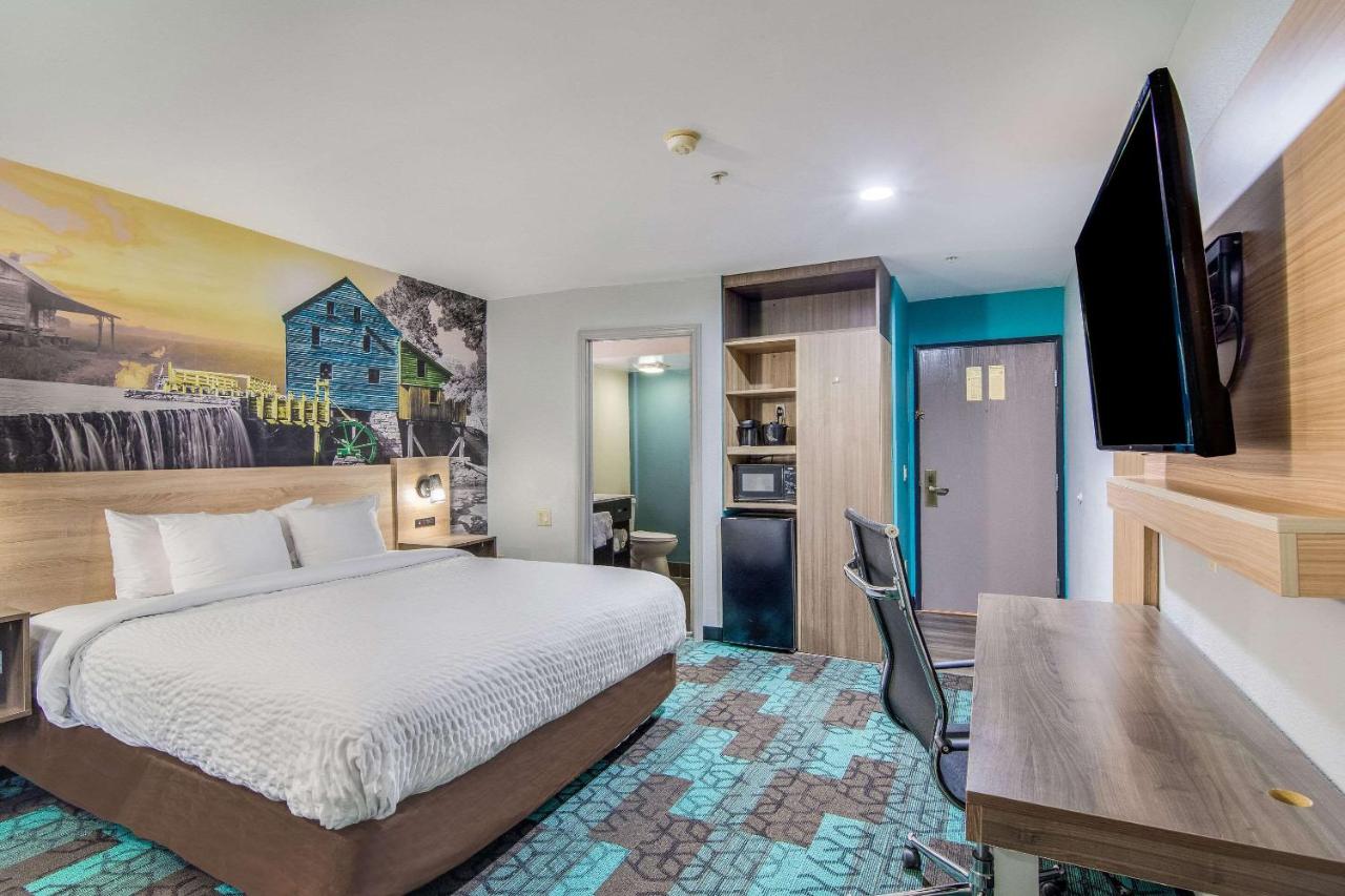 Standard King Room - Non-Smoking at Clarion Pointe Wake Forest - Raleigh North