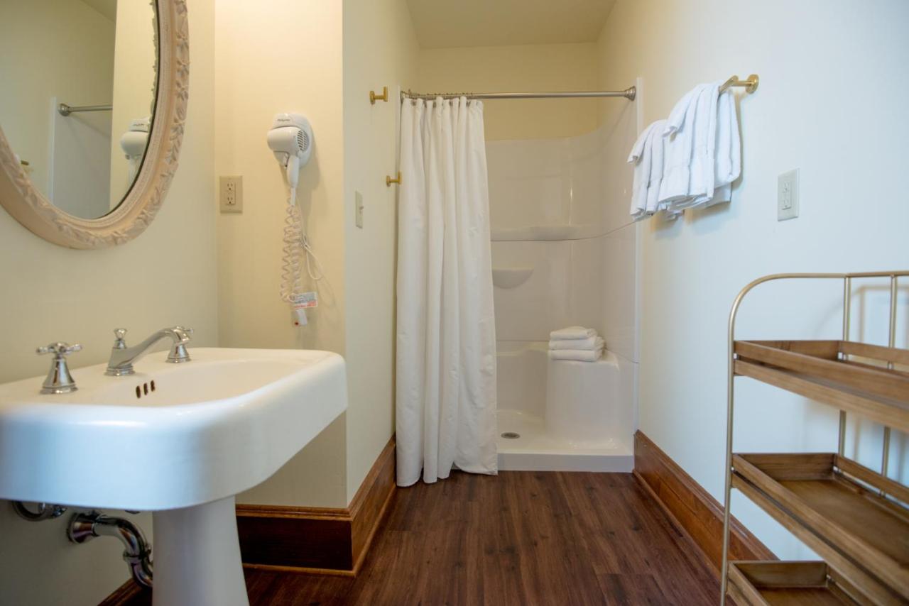 | Inn at Cedar Crossing