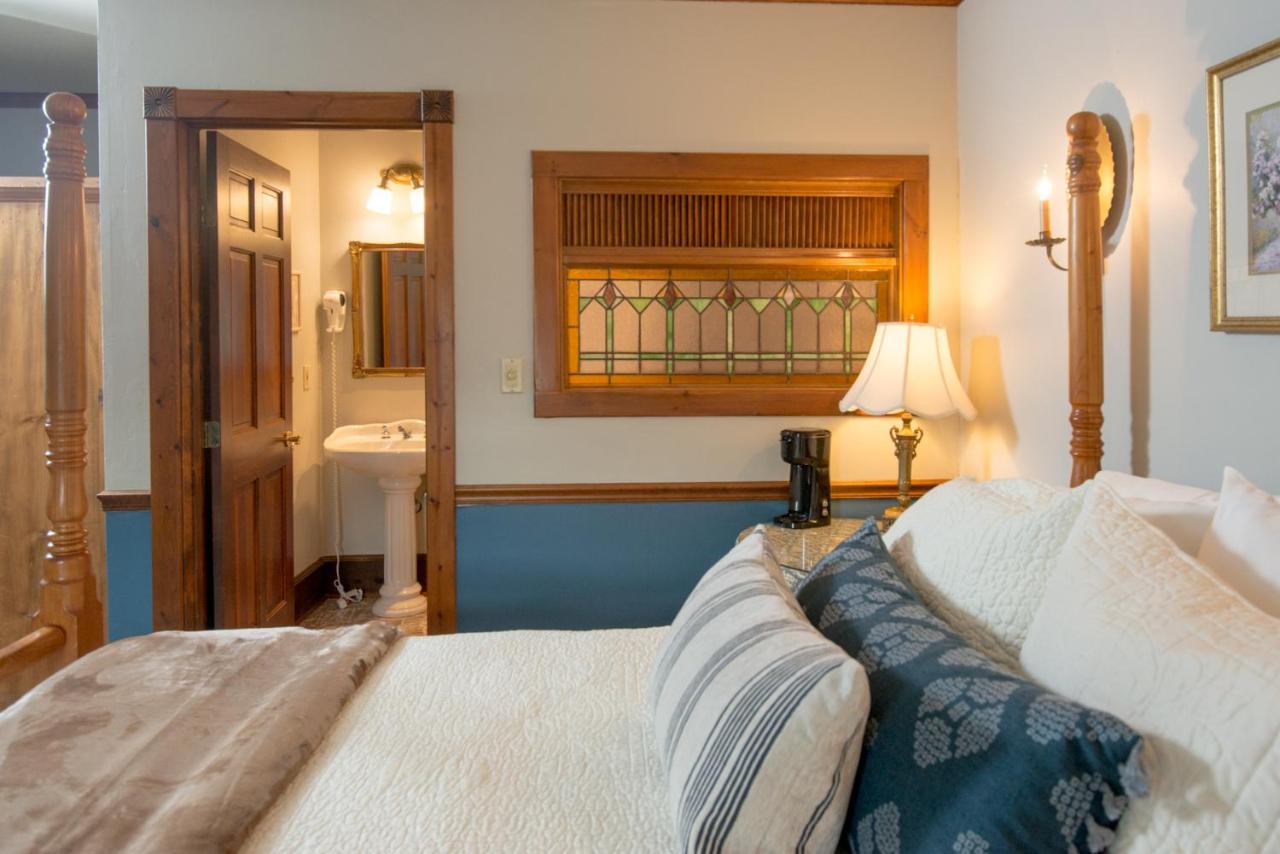 | Inn at Cedar Crossing