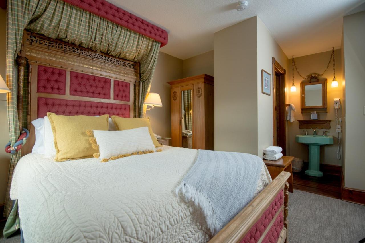| Inn at Cedar Crossing