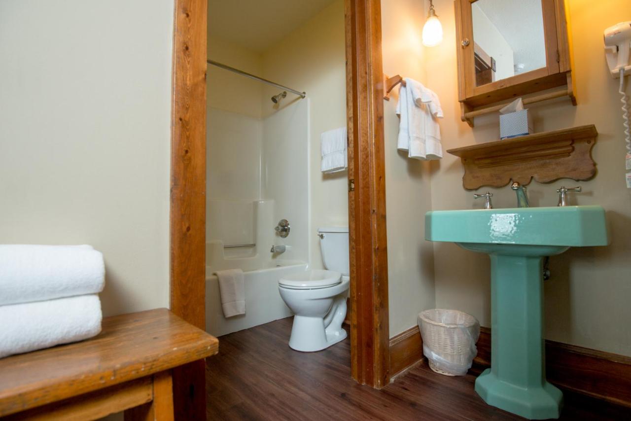 | Inn at Cedar Crossing