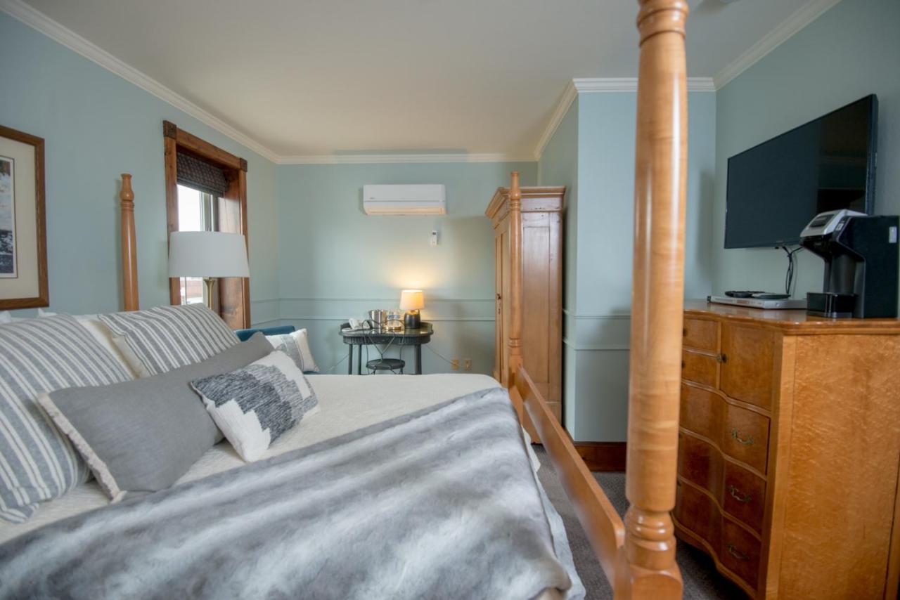| Inn at Cedar Crossing
