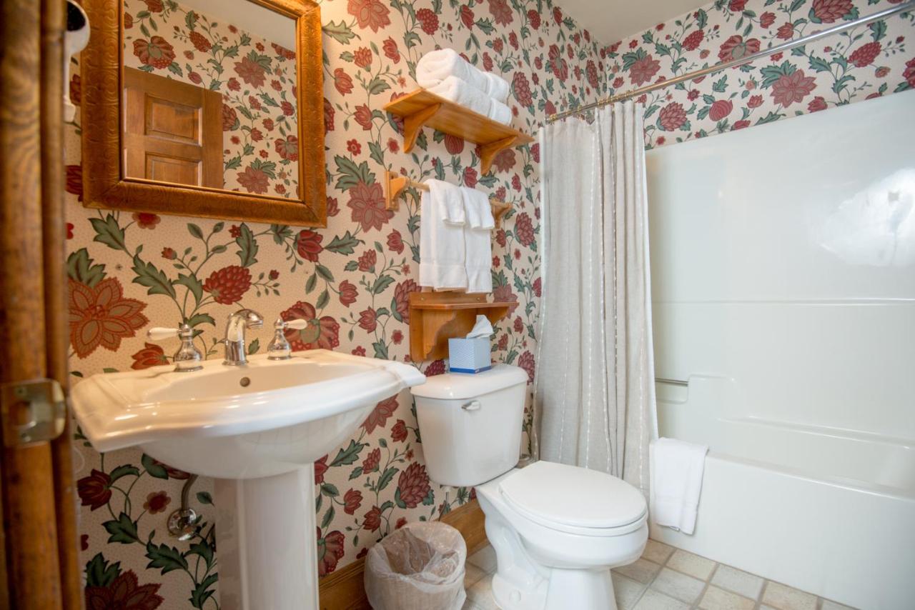 | Inn at Cedar Crossing