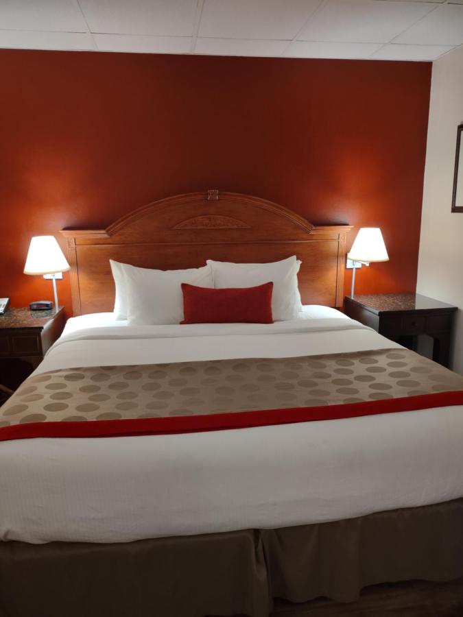 | Ramada by Wyndham Albert Lea