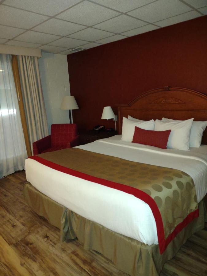 | Ramada by Wyndham Albert Lea