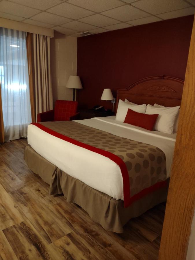 | Ramada by Wyndham Albert Lea