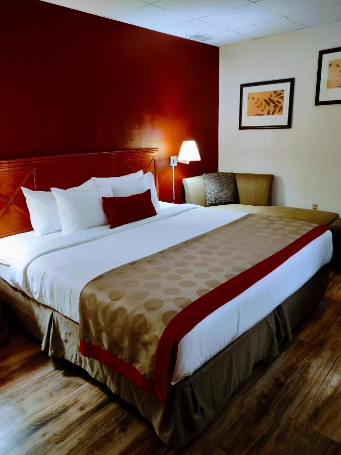 | Ramada by Wyndham Albert Lea