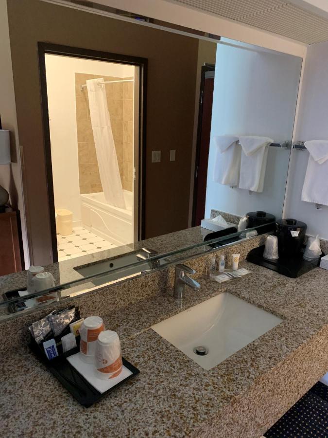 King Room with Roll-In Shower - Disability Access at Comfort Inn Crystal Lake - Algonquin
