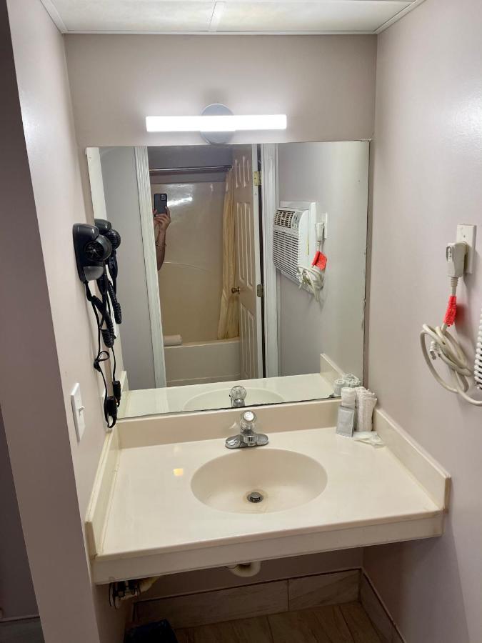 King Room with Spa Bath - Non-Smoking at Smoky View Inn