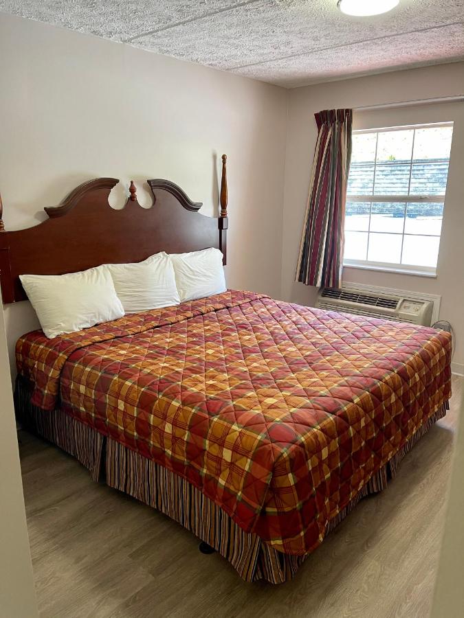 King Room at Smoky View Inn