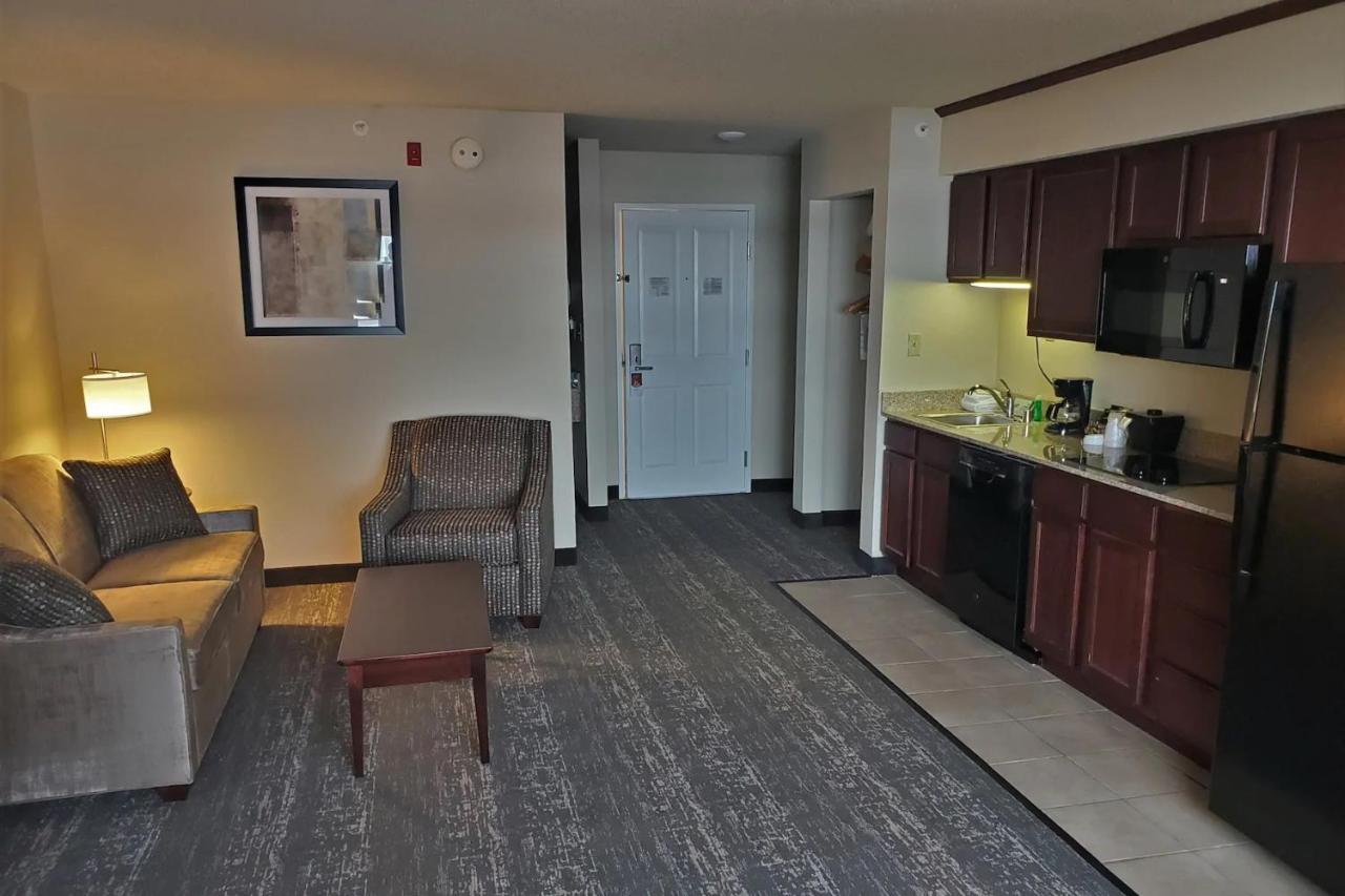 Deluxe Two Room Queen Suite - Disability Access - Non-Smoking at Cobblestone Suites Oshkosh