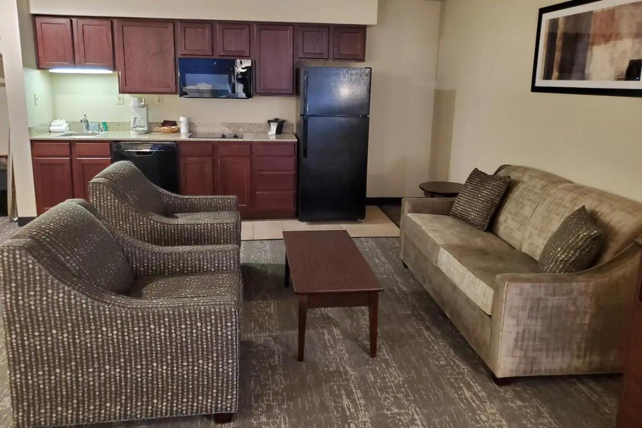 Deluxe King Suite at Cobblestone Suites Oshkosh