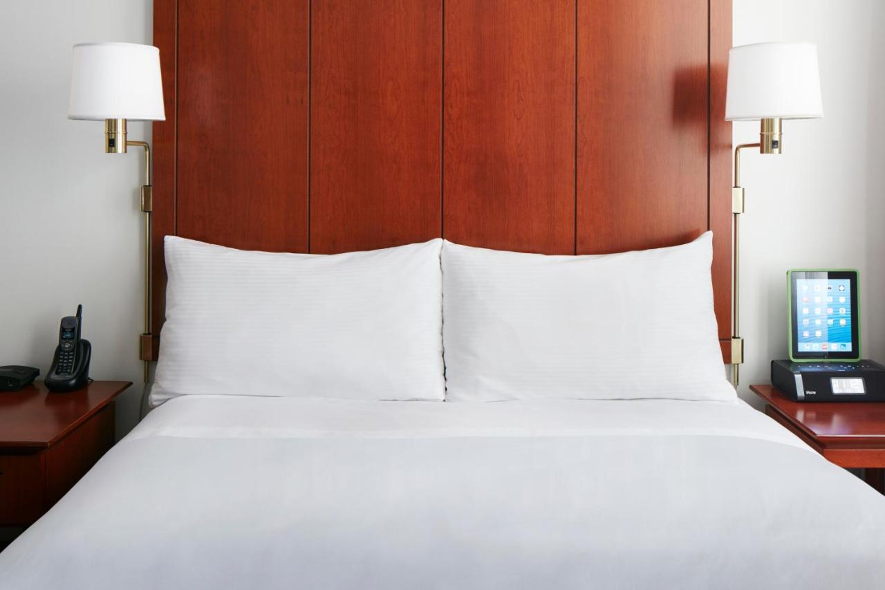 Standard King Room at Club Quarters Hotel Wacker at Michigan, Chicago