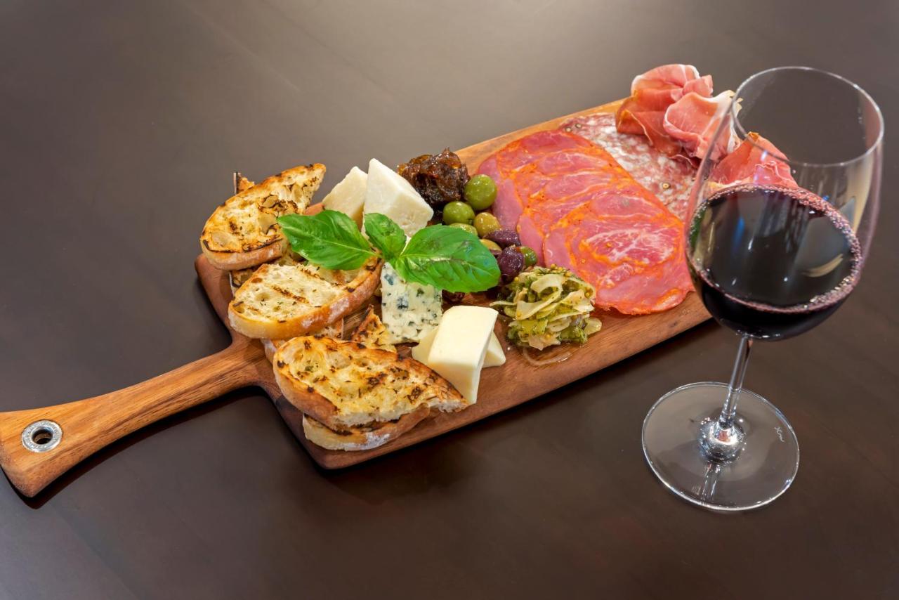 | Cambria Hotel Detroit-Shelby Township