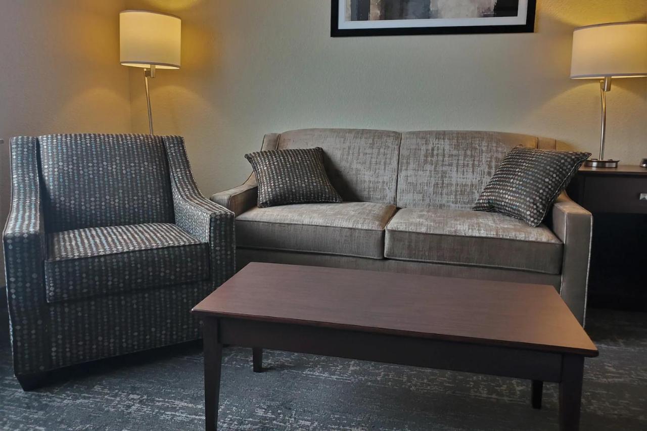 Deluxe King Studio at Cobblestone Suites Oshkosh