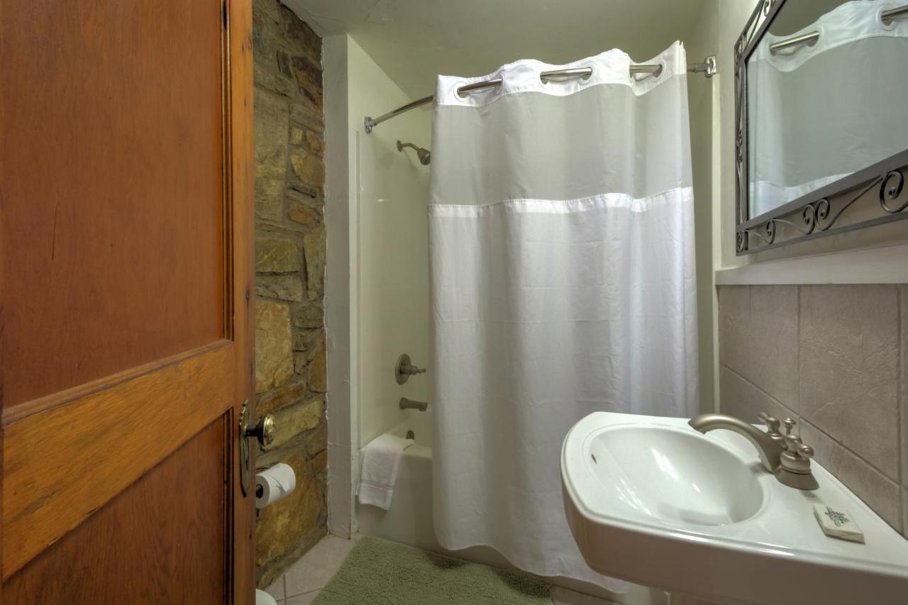 | Linville Falls Lodge & Cottages